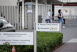 Einige fürchten eine Welle des Hasses wegen der Folgen, die der Corona-Ausbruch im Fleischkonzern mit sich bringt. - picture alliance/dpa