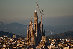 Blick auf die Basilika Sagrada Fam&iacute;lia - Emilio Morenatti/AP/dpa-tmn