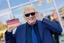 Schlagersänger Heino präsentiert «Deutschland Schokolade» - Rolf Vennenbernd/dpa