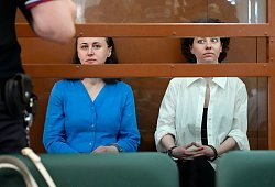 Theatermacherinnen vor Gericht in Russland - Alexander Zemlianichenko/AP/dpa