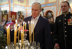 Putin beim orthodoxen Weihnachtsgottesdienst - Vyacheslav Prokofyev/Pool Sputnik Kremlin/AP/dpa