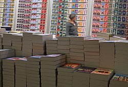 Bücher (Symbolbild) - Arne Dedert/dpa