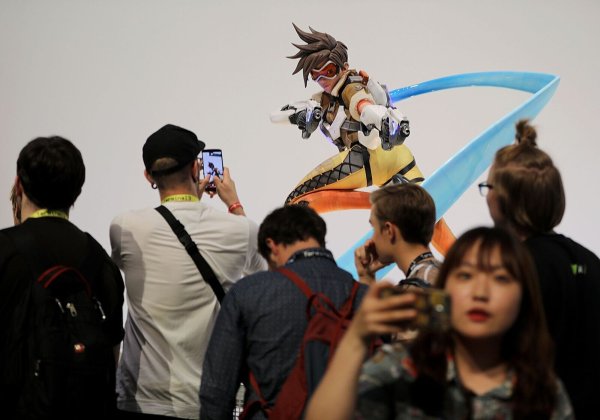 Bei den Overwatch Contenders tritt der Nachwuchs des E-Sport-Titels von Blizzard an. - © Oliver Berg/dpa