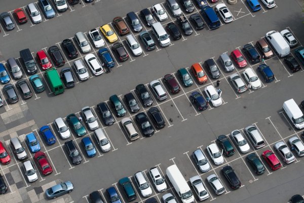 Für jeden sechsten Autofahrer in Nordrhein-Westfalen gelten künftig höhere Regionalklassen in der Kfz-Haftpflichtversicherung. - © Sebastian Kahnert/dpa-Zentralbild/dpa-tmn
