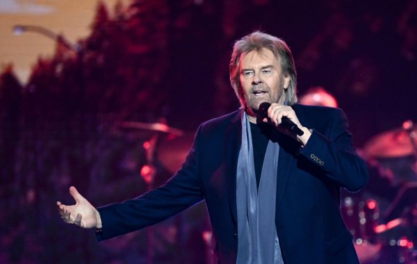 Mit 80 soll Schluss sein - Schlagerstar Howard Carpendale will 2026 zum letzten Mal auf Tournee gehen. Archivbild - © Britta Pedersen/dpa