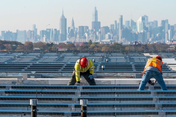 Solarenergie wird in den USA wichtiger. (Archivbild) - © Mary Altaffer/AP/dpa