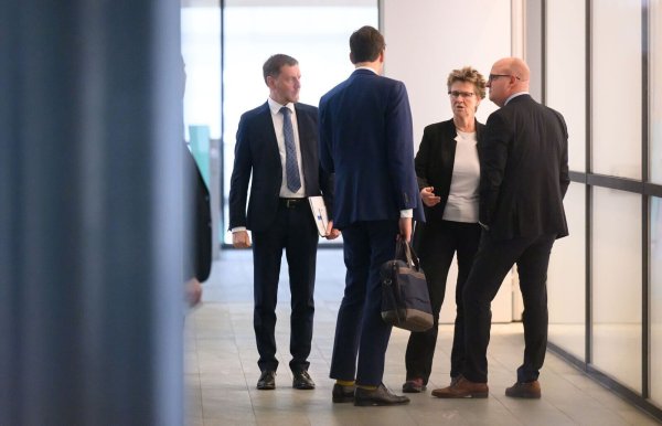 Die Sondierungen zur Regierungsbildung in Sachsen werden nach einer Unterbrechung fortgesetzt (Archivbild) - © Robert Michael/dpa