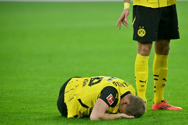 Einer der vielen derzeit angeschlagenen BVB-Profis: Julian Ryerson am Boden. - © Bernd Thissen/dpa