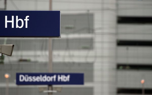 Mann verliert im Düsseldorfer Hauptbahnhof bei Sturz ins Gleisbett zwei Finger. (Archivfoto) - © Federico Gambarini/dpa