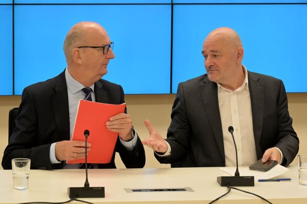 BSW und SPD gehen am Montag in Koalitionsgespräche. (Symbolbild) - © Michael Bahlo/dpa