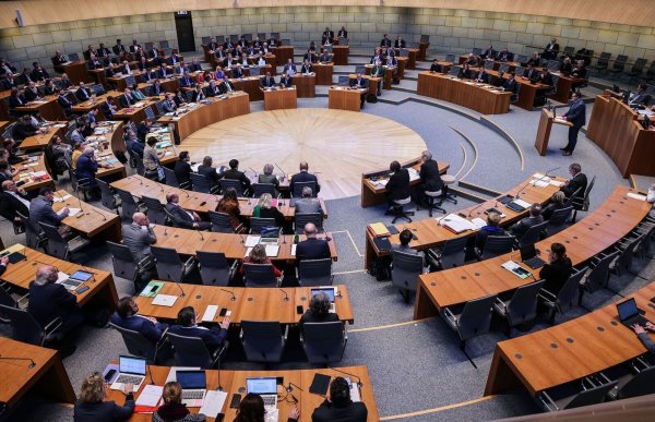 Eine aktuelle Stunde im Landtag NRW. - © Oliver Berg/dpa/Archivbild