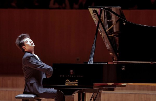 Lang Lang: «Ich wollte schon immer französische Musik aufnehmen.» - © Manuel Bruque/epa/dpa