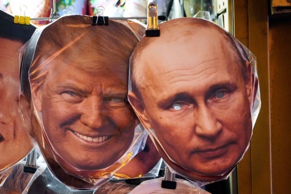 Kremlchef Wladimir Putin bewundert seinen US-Kollegen Donald Trump und hat ihm nun ein Geschenk überreichen lassen. (Archivbild) - © Dmitri Lovetsky/AP/dpa