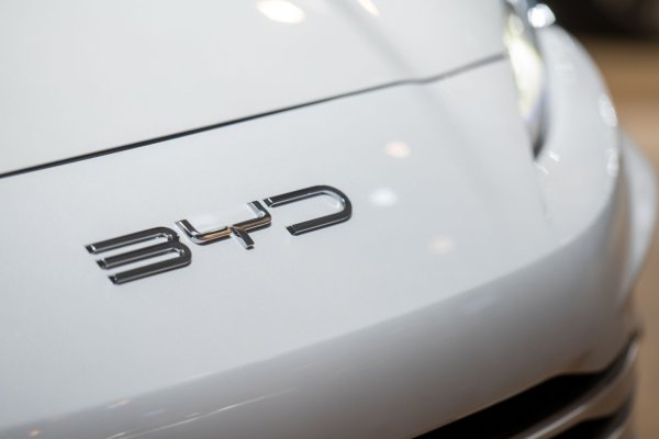Während US-Rivale Tesla zuletzt in der Volksrepublik Probleme hatte, geht das Wachstum bei BYD auch in den ersten Monaten des neuen Jahres weiter. (Archivbild) - © Jonas Roosens/Belga/dpa