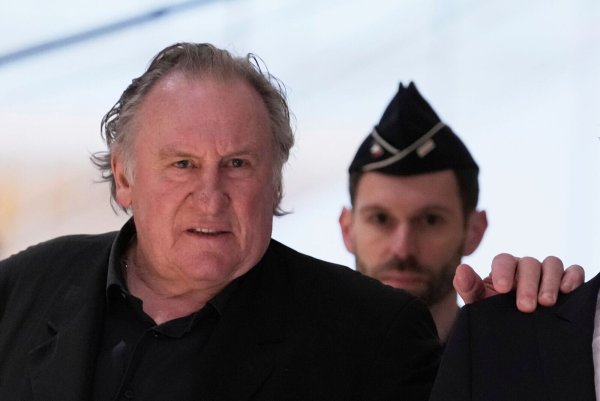 Depardieu streitet die Vorwürfe ab. - © Aurelien Morissard/AP/dpa