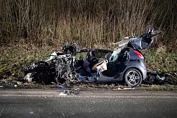 Der Ford des 20-jährigen Paderborners wurde bei dem Unfall völlig zerstört. - © Torben Gocke