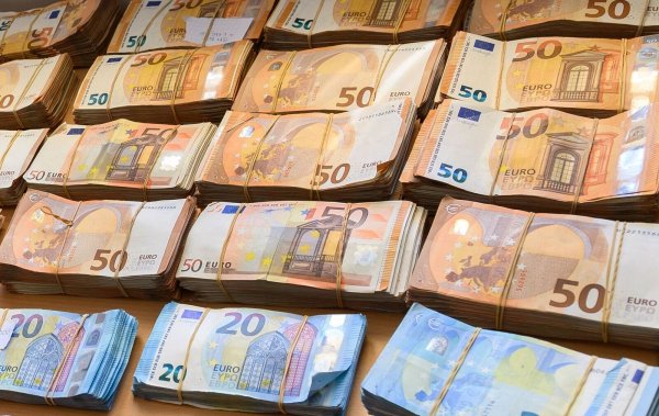 Großspenden füllen derzeit die Wahlkampfkassen von CDU und FDP. - © Silas Stein/dpa