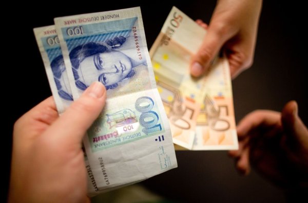 In NRW wurden 2024 mehr als neun Millionen D-Mark eingereicht. (Symbolbild) - © Kay Nietfeld/dpa