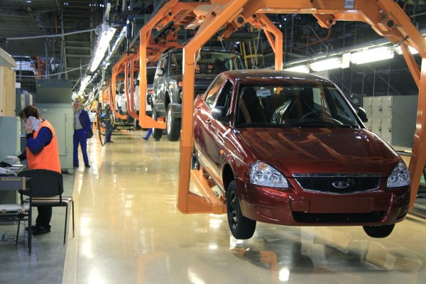 2024 wurden in Russland nach einem schweren Umsatzeinbruch zuvor wieder mehr Autos verkauft. (Archivbild) - © picture alliance / Thomas Körbel/dpa