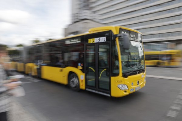 Die meisten syrischen Beschäftigten bei der BVG sind im Bus-Bereich angestellt. (Archivfoto) - © Jörg Carstensen/dpa