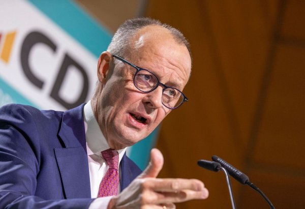 Kritik der Gegner an der Finanzierung des Unionswahlprogramms weist Merz zurück. - © Thomas Banneyer/dpa