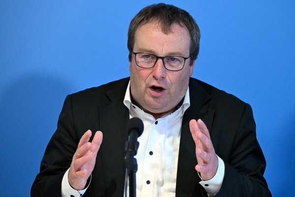 Verkehrsminister Oliver Krischer (Grüne) bedauert das Nein der Menschen am Niederrhein zu einem Nationalpark. (Archivbild) - © Federico Gambarini/dpa
