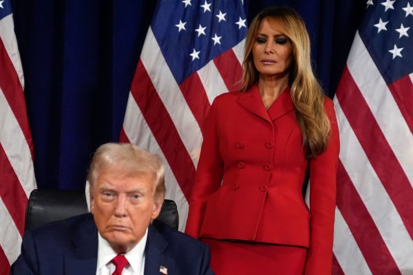 Es ist unklar, ob Melania Trump permanent mit ihrem Mann Donald Trump im Weißen Haus wohnen wird. (Archivbild) - © Evan Vucci/AP/dpa