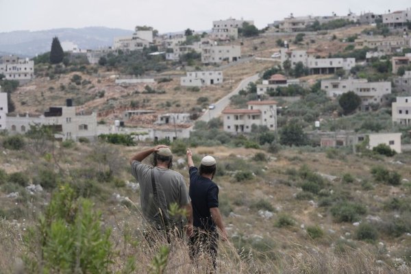 Nach Angaben der israelischen Friedensbewegung Peace Now handelt es sich bei der Genehmigung um die größte Siedlungserweiterung seit Jahrzehnten. (Archivbild) - © Maya Alleruzzo/AP/dpa
