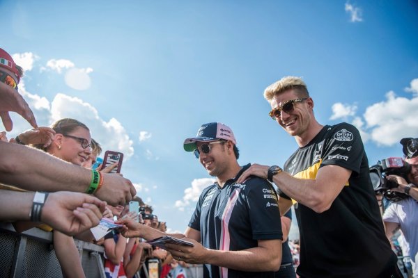 Sergio Perez und Nico Hülkenberg beim Formel 1 GP Ungarn - © Foto: Zoltan Balogh/MTI via AP/dpa
