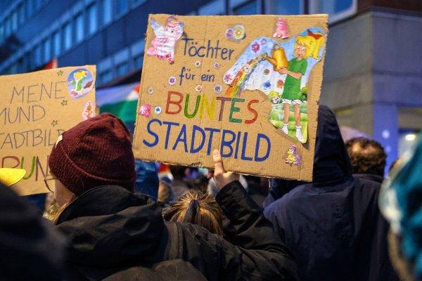Merz\\\' Äußerungen lösten Proteste aus, finden aber auch viel Zuspruch. - © Alex Talash/dpa
