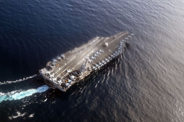 Der Flugzeugträger «USS Gerald R. Ford» und der dazugehörige Verband sollen nach Lateinamerika. (Archivbild) - © Federico Gambarini/dpa