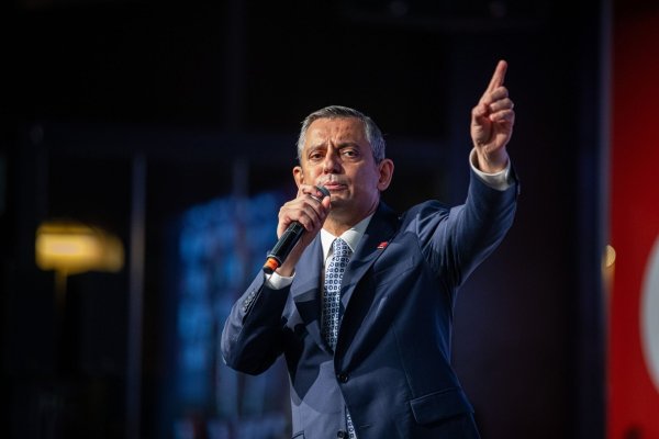 Özel drohte die Absetzung in dem von einem ehemaligen Parteimitglied angestrengten Verfahren. (Archivbild) - © Tunahan Turhan/SOPA Images via ZUMA Press Wire/dpa