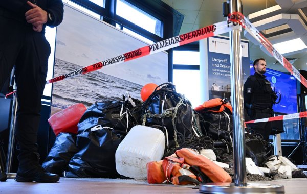 Rund 630 Kilogramm Kokain sind bei einem gescheiterten See-Drogentransport an die Insel Borkum angeschwemmt worden. - © Arne Dedert/dpa