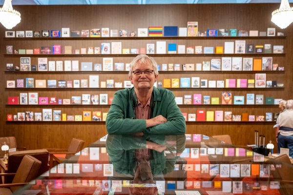 In rund 250 Fotobuchprojekten dokumentiert Parr seit den 1980er-Jahren mit Humor und kritischem Blick die Welt zwischen Protz und Kitsch, Fast Food und High Fashion. - © Daniel Karmann/dpa