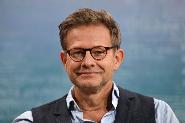 Florian Illies schrieb mit «1913», «Liebe in Zeiten des Hasses» und «Zauber der Stille» erfolgreiche Bestseller. (Archivbild) - © Arne Dedert/dpa
