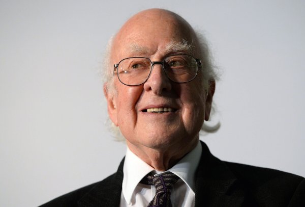 Der Nobelpreisträger Peter Higgs ist im Alter von 94 Jahren verstorben. - © Andy Rain/EPA/dpa