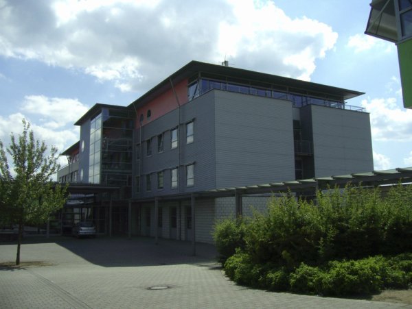 Die Karla-Raveh-Gesamtschule in Lemgo. - © Till Brand