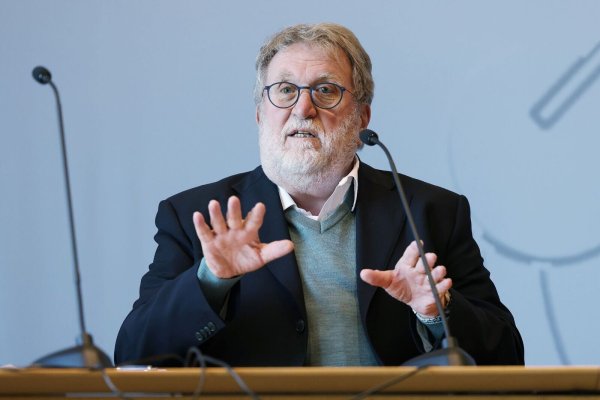 Thomas Mertens, der Vorsitzende der Ständigen Impfkommission (Stiko), gibt sein Amt auf. - © David Young/dpa