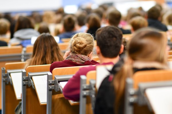 Studenten - © Foto: Uwe Anspach/Symbolbild