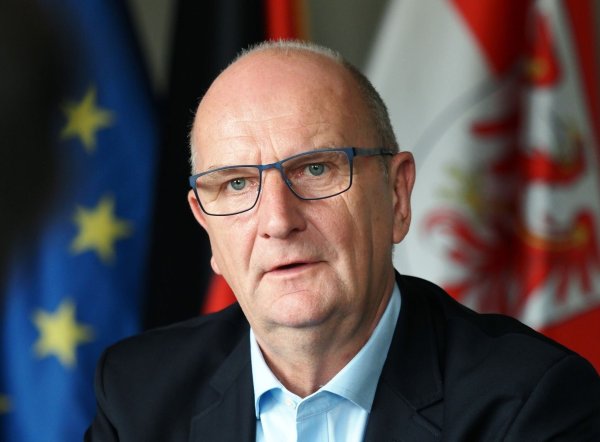 «Wir brauchen eine gemeinsame Kraftanstrengung, um in der Migrationsfrage endlich Lösungen zu finden», sagt Brandenburgs Ministerpräsident Dietmar Woidke (SPD). - © Soeren Stache/dpa-Zentralbild/dpa