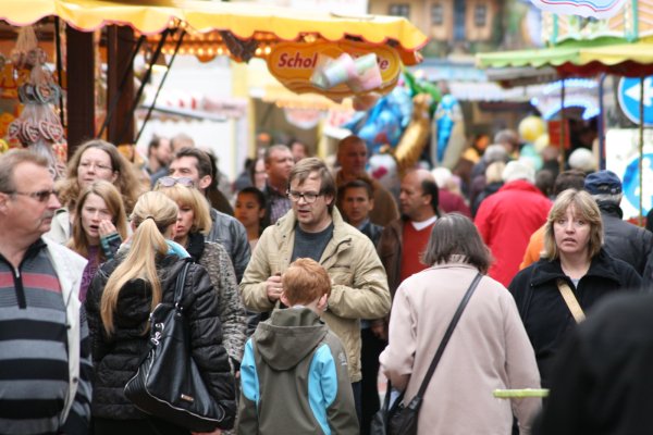 Volle Innenstadt: Der Martini-Markt lockt mit seinen Ständen und Angeboten stets viele Besucher in die Lagenser City. - © Archivfoto: Sandra Castrup