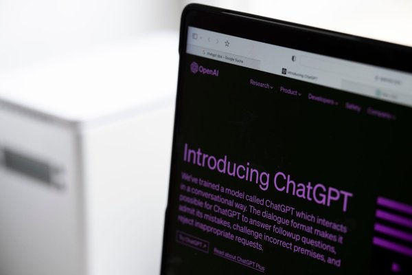 Werden Arbeitnehmende bald durch Künstliche Intelligenz ersetzt? Einer Umfrage zufolge fürchten 52 Prozent der Befragten nicht um ihren Job. - © Hannes P. Albert/dpa