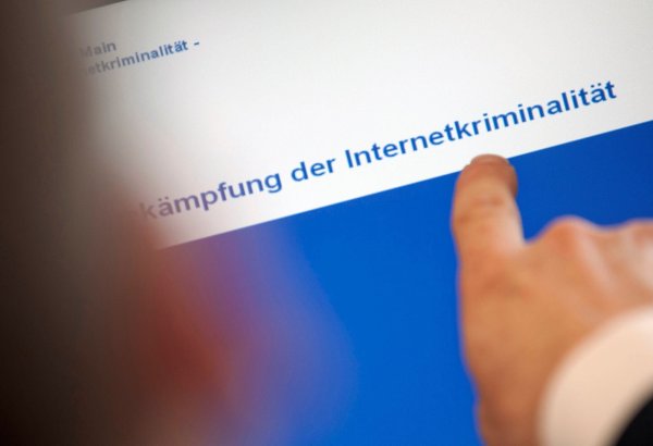 Seit 2022 läuft das Projekt «Bekämpfung der Frauenfeindlichkeit im Internet». - © Frank Rumpenhorst/dpa