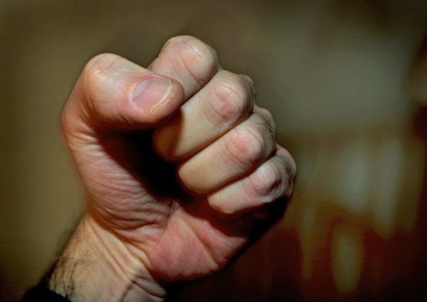 Drohungen gegen den Hausmeiter lässt man lieber - © Foto: Karl-Josef Hildenbrand/dpa/dpa-tmn