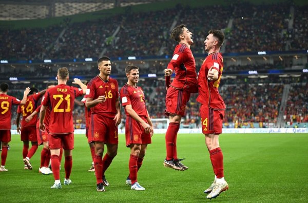 Torjubel bei den Spaniern, die 7:0 Costa Rica besiegten. - © Li Ga/Xinhua/dpa