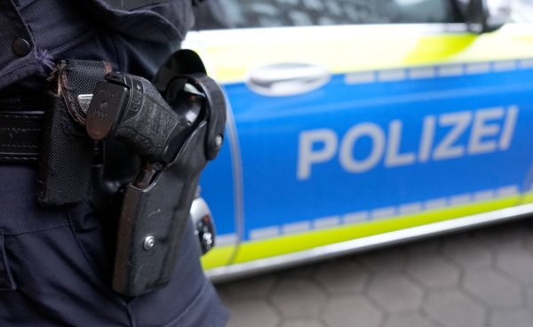 Eine Mordkommission ermittelt nach dem Fund einer Frauenleiche in Wesel (Symbolbild) - © Marcus Brandt/dpa