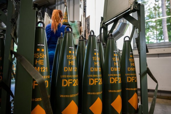 Im niedersächsischen Unterlüß fertigt Rheinmetall 155-Millimeter-Artilleriemunition. - © Philipp Schulze/dpa