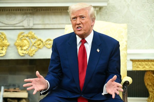 Die Zölle bleiben, sagt US-Präsident Trump. - © -/POOL/AP/dpa