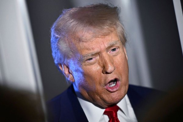 Donald Trump zeigt sich offen für einen umstrittenen und ungewöhnlichen Vorschlag aus El Salvador. (Archivbild) - © Uncredited/AP/dpa