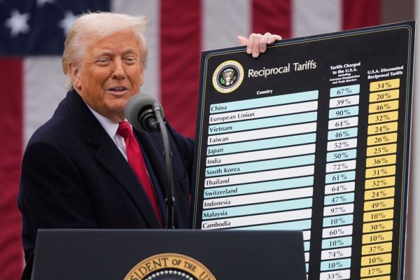Donald Trump gibt sich gesprächsbereit beim Thema US-Zölle - aber nur unter Bedingungen. (Archivbild) - © Mark Schiefelbein/AP/dpa